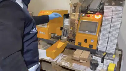 Tekkeköy’de kaçak tütün mesaisi emniyete takıldı: Binlerce makaron ele geçirildi