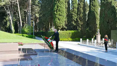 Ata mirasını unutmadı: İlham Aliyev milli lideri kabri başında andı