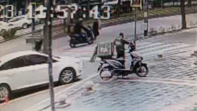 Batman trafiğinde korku dolu anlar: Yaya geçidini kullanan kadına motosiklet çarptı