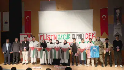Sinop’ta sahnede yürek burkan tablo: Ümmetin yaraları tiyatroyla anlatıldı