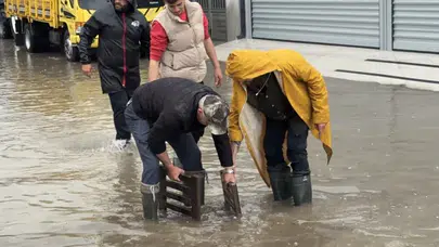 Zile’de altyapı isyanı: Sağanak yağış esnafı vurdu, sokaklar göle döndü