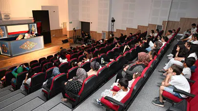Miniklerden büyük alkış: Kuklalar sahnede, çevre bilinci çocukların dilinde