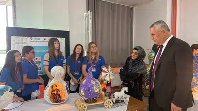Sınıfı atölyeye çevirdi: Geleneksel sanatı su kabağıyla geleceğe taşıyor