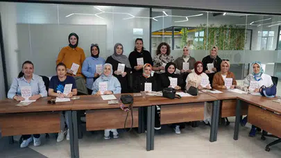 Okumak sadece bilgi edinmek değilmiş: Başiskele’de zihinler kitaplarla şifa buluyor