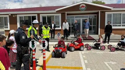 Trafik bilinci direksiyon başında başladı: Aydıntepe'de minik sürücüler sahaya indi