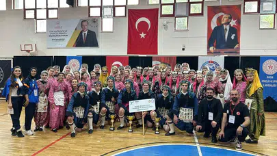 Sahne tozunu birbirine kattılar: İnegöl’ün dansçıları bölge finallerini domine etti