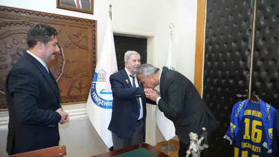 Yenişehir’de tarihi buluşma: Kıbrıs gazisi baba ile başkan oğlunu duygulandıran anlar