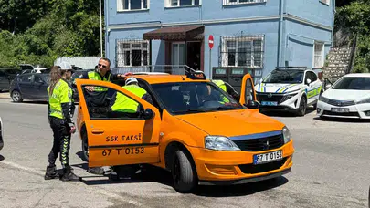 Müşteri bekliyordu, polis çıktı: Taksi direksiyonundaki firari yakayı ele verdi