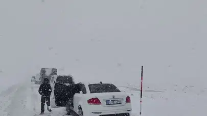 Palandöken'de kış provası: 2 bin 885 rakımda sürücüler mahsur kaldı