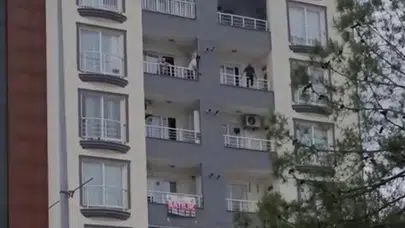 Adıyaman’da korku dolu anlar: 5. kattan sarktı, mahalleliyi sokağa döktü