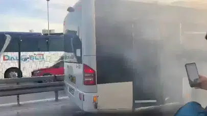 Kağıthane’de korku dolu anlar: Seyir halindeki metrobüs alevlere teslim oldu