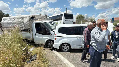 Diyarbakır-Silvan yolunda bayram telaşı kana bulandı: Kurbanlık yüklü araçla çarpışan otomobilden acı haber geldi