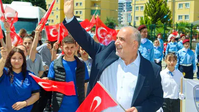 Canik’te bayram heyecanı: Şampiyonlarla sokak turu ve dev hediye yağmuru