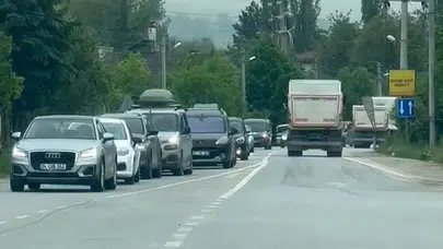 Trafikten kaçarken kuyruğa takıldılar: Bolu’nun ara yollarında bayram yoğunluğu