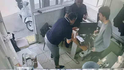Öğle yemeği kabusa dönüyordu: Bir video izledi, arkadaşının nefes borusunu açtı