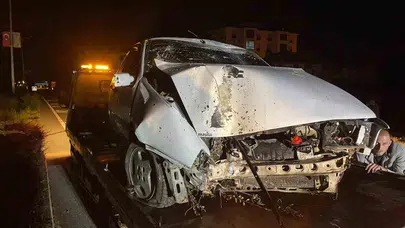 Karaman’da gece yarısı dehşeti: Direği deviren sürücü kayıplara karıştı