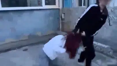 Samsun’da okul bahçesinde dehşet anları: Genç kızı saçlarından sürükleyip kameraya kaydettiler