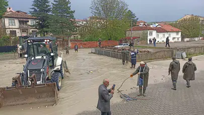 Samsun’da kabus dolu saatler: Dere taştı, ilçe merkezi göle döndü