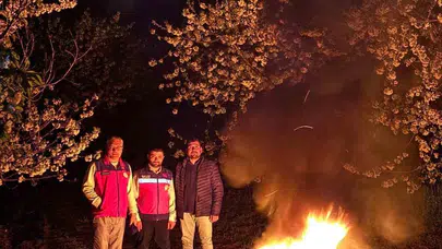 Baharda gelen kış kabusu: Çiftçiler meyve bahçelerini korumak için gece nöbetinde