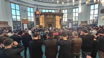 Van’da bayram sabahı: Camiler doldu taştı, gönüller birleşti