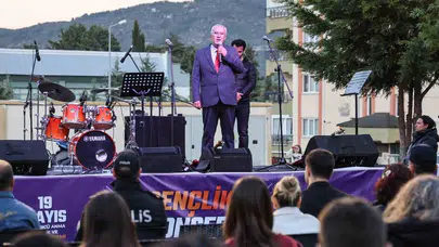 Çameli’nde 19 Mayıs rüzgarı: Oğuzhan sahneye çıktı, gençler coştu