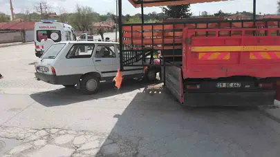 Çorum’da acı kaza: Kavşakta kamyonla çarpışan otomobilin sürücüsü kurtarılamadı