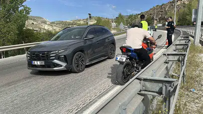 Burdur’da yürekleri ağza getiren kaza: Genç sürücü virajı alamadı