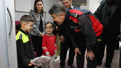 Erzurum’da trafik bilinci miniklerden sorulur: Emniyet kemeri Dadaşa çok yakışıyor