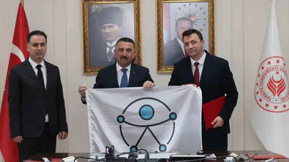 Engelleri kaldırmak için kritik zirve: 112 Acil Çağrı Merkezi'ne onur belgesi
