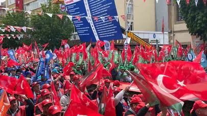 Çorum Saat Kulesi Meydanı’nda yankılanan 1 Mayıs mesajı: Küresel adaletsizliğe karşı emekçiler tek ses oldu