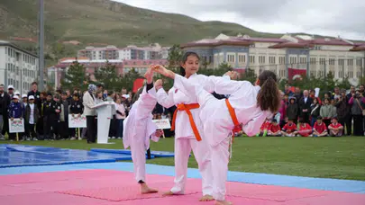 Bayburt’ta sporun kalbi 19 Mayıs için attı: Gençler hünerlerini sergiledi