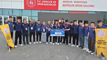 Bilecik’in gurur tablosu: Bozüyüklü gençler dünya devlerini geride bıraktı