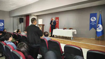 Gençlerin gelecek rotasını Rektör Elmastaş çizdi: Üniversite kapısında doğru tercih rehberi
