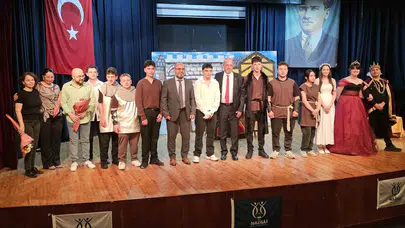 Meslek liseliler devleşti: Shakespeare’in ölümsüz eseri Hamlet’e genç yorum