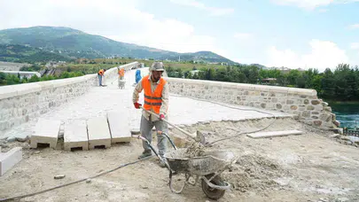 Kahramanmaraş’ın 5 asırlık sessiz tanığı yeniden ayağa kalkıyor: Tarihi Ceyhan Köprüsü’nde sona gelindi