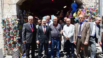 Kuşadası’nın nabzı çarşıda tutuldu: Vali Varol’dan esnafa yakın markaj