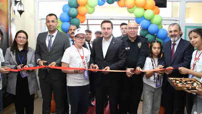 Genç beyinler Kula'da hünerlerini sergiledi: Bilim fuarında inovasyon rüzgarı esti