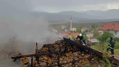 Isınmak isterken asırlık mirası yok ettiler: Akseki’de düğmeli ev alevlere teslim oldu