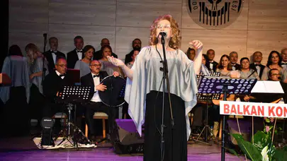 Eskişehir müziğe doydu: Küllüoba’nın ezgileri salonu büyüledi
