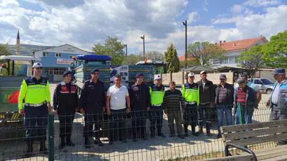 Gediz’de jandarma sahaya indi: Traktör sürücüleri ve öğrenciler için seferberlik