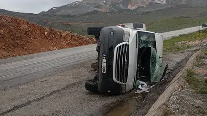 Acı yolculuk hüsranla bitti: Taziye için yola çıkmışlardı, minibüs devrildi
