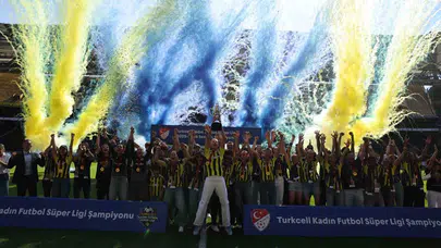 Sarı-Lacivertli kadınlar tarih yazdı: Şükrü Saracoğlu’nda şampiyonluk coşkusu