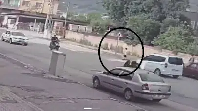 Hatay’da korkutan kaza: Yola kontrolsüz fırlayan çocuk hafif ticari araca çarptı