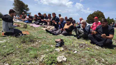Bulutların üzerinde asırlık buluşma: Denizli’de Kimya Dede geleneği zirvede yaşatıldı
