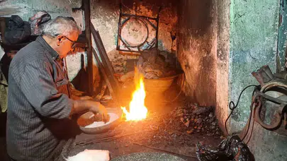 Bakırın ateşle dansı: 74 yaşındaki usta yarım asırlık geleneği tek başına ayakta tutuyor