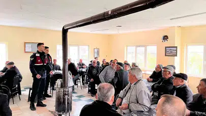 Köy meydanında güvenlik seferberliği: Jandarmadan 500 kişiye kritik uyarı