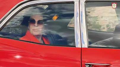 Yeşilçam’ın efsanesi zamanı durdurdu: 50 yıl sonra aynı otomobille Sivas sokaklarında