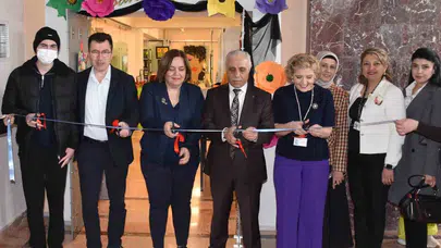 Fırçalar şifa için buluştu: Minik kalplere umut olacak sergi kapılarını açtı
