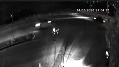Gaziantep'te gece yarısı dehşet: Kontrolden çıkan otomobil tren raylarına çakıldı