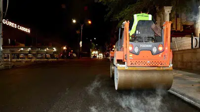 Siirt’te dur durak bilmeyen asfalt mesaisi: Şehrin çehresi gece boyu değişiyor